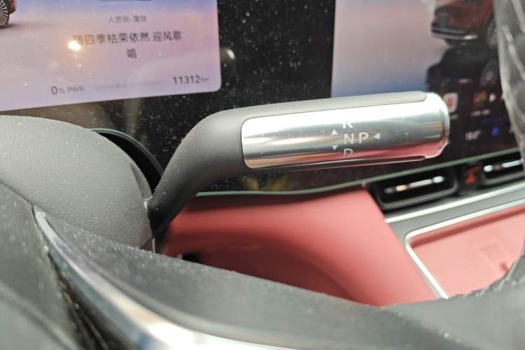 Used Hima AITO M8 2025 Extended-Range Ultra Version 53.4 kWh 6-Seater Edition Gear Lever