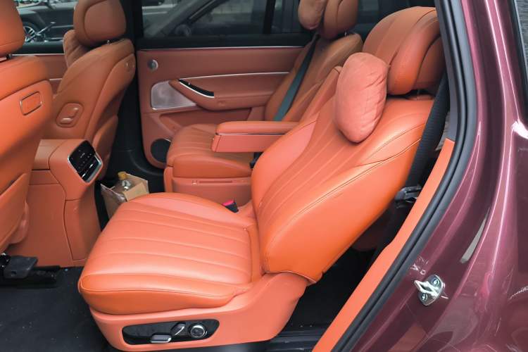 Used Hima AITO M8 2025 Extended-Range Max+ Version 53.4 kWh 6-Seater Edition Left Rear Seat