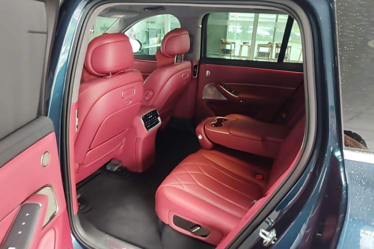 Used Hima AITO M8 2025 Extended-Range Ultra Version 53.4 kWh 5-Seater Edition Left Rear Seat