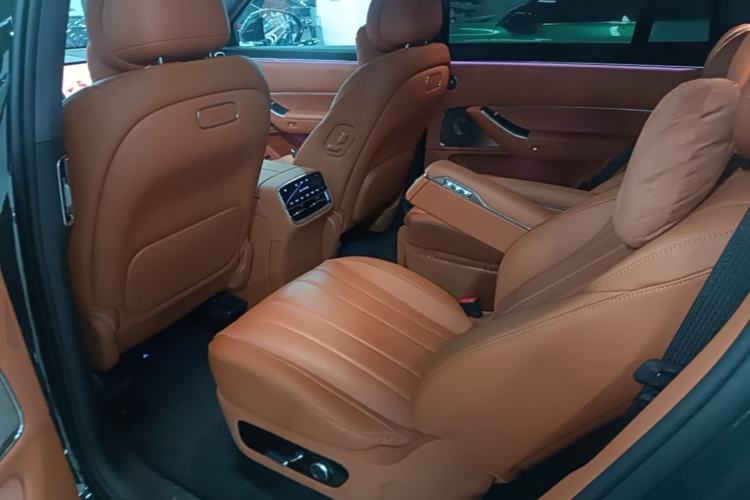 Used Hima AITO M8 2025 Extended-Range Max+ Version 53.4 kWh 6-Seater Edition Left Rear Seat