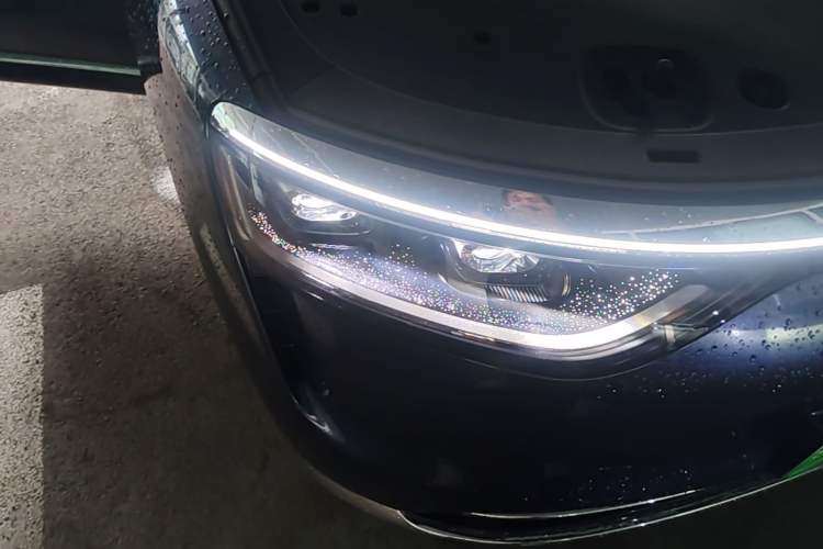 Used Hima AITO M8 2025 Extended-Range Ultra Version 53.4 kWh 5-Seater Edition Right Front Headlight
