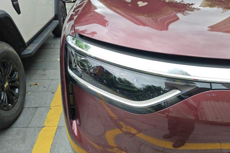 Used Hima AITO M8 2025 Extended-Range Ultra Version 53.4 kWh 6-Seater Edition Right Front Headlight