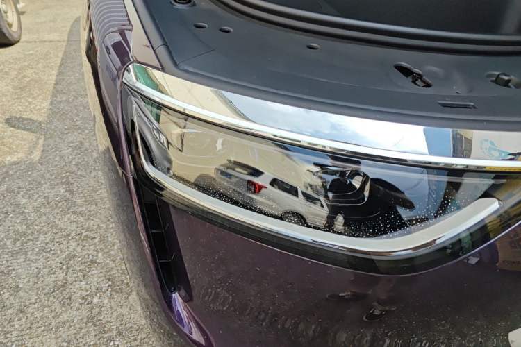 Used Hima AITO M8 2025 Model, Pure Electric Max+ Six-Seat Long-Range Version Right Front Headlight