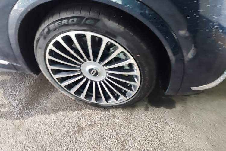 Used Hima AITO M8 2025 Extended-Range Ultra Version 53.4 kWh 5-Seater Edition Right Front Wheel Hub
