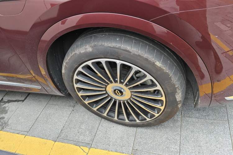 Used Hima AITO M8 2025 Extended-Range Ultra Version 53.4 kWh 6-Seater Edition Right Front Wheel Hub