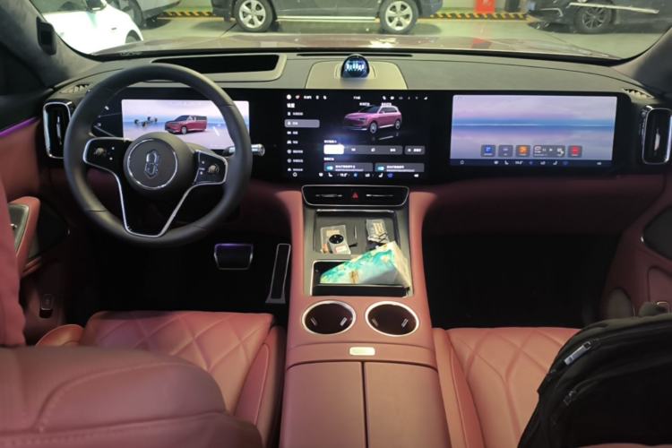 Used Hima AITO M8 2025 Extended-Range Ultra Version 53.4 kWh 5-Seater Edition Center Console