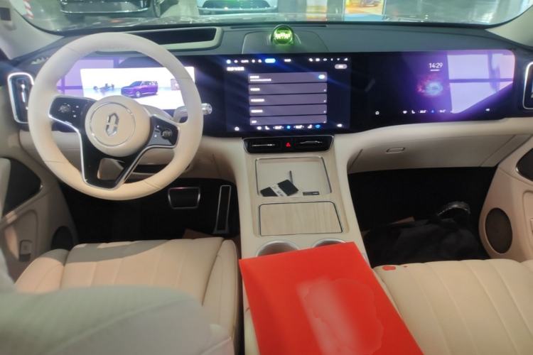 Used Hima AITO M8 2025 Extended-Range Max+ Version 53.4 kWh 5-Seater Edition Center Console