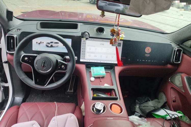 Used Hima AITO M8 2025 Extended-Range Max+ Version 53.4 kWh 5-Seater Edition Center Console