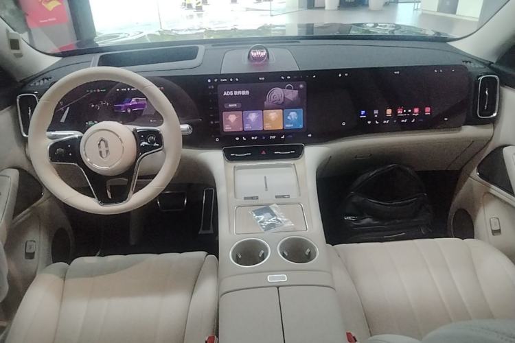 Used Hima AITO M8 2025 Extended-Range Max+ Version 53.4 kWh 5-Seater Edition Center Console