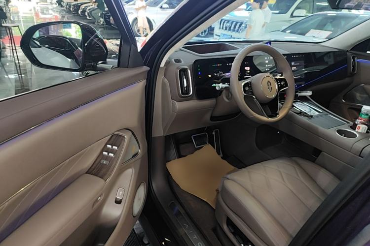 Used Hima AITO M8 2025 Extended-Range Max+ Version 53.4 kWh 6-Seater Edition Driver Seat