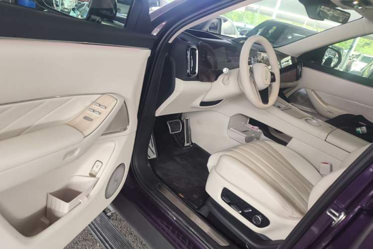 Used Hima AITO M8 2025 Model, Pure Electric Max+ Six-Seat Long-Range Version Driver Seat