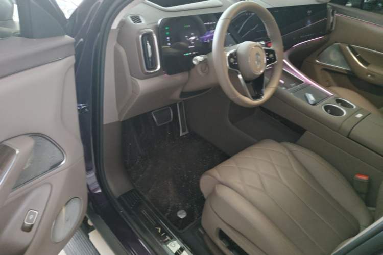 Used Hima AITO M8 2025 Model Pure Electric Ultra Six-Seat Four-Wheel-Drive Version Driver Seat