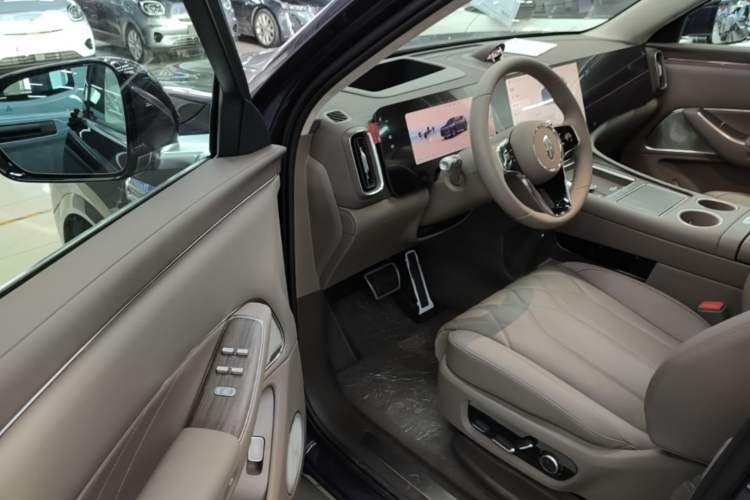 Used Hima AITO M8 2025 Model, Pure Electric Max+ Six-Seat Long-Range Version Driver Seat
