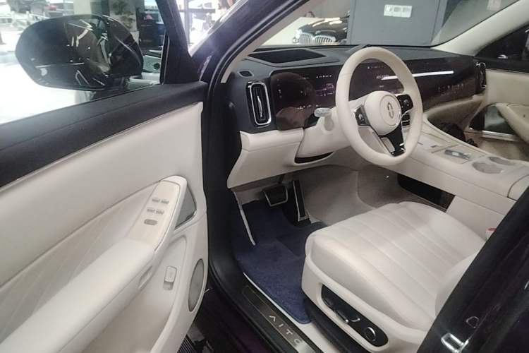 Used Hima AITO M8 2025 Extended-Range Max+ Version 53.4 kWh 5-Seater Edition Driver Seat
