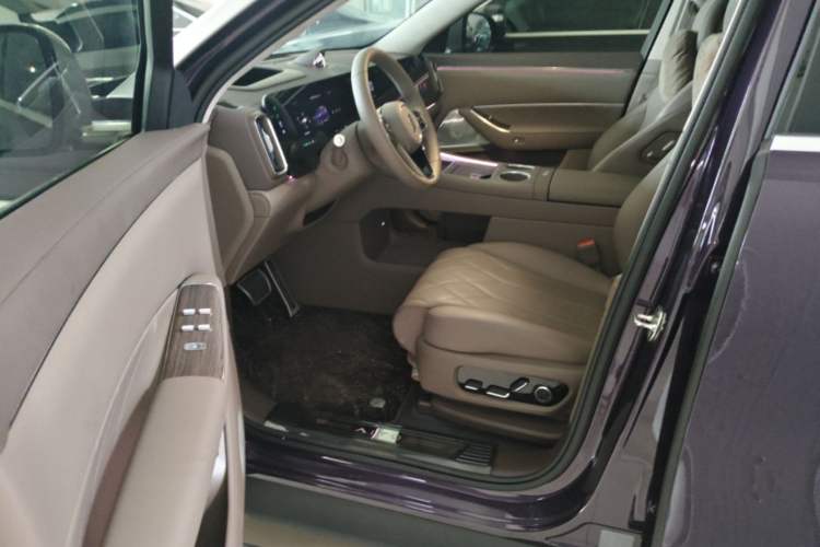 Used Hima AITO M8 2025 Model Pure Electric Ultra Six-Seat Four-Wheel-Drive Version Driver Seat