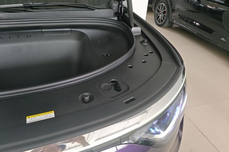Used Hima AITO M8 2025 Model Pure Electric Ultra Six-Seat Four-Wheel-Drive Version Engine Bay Left