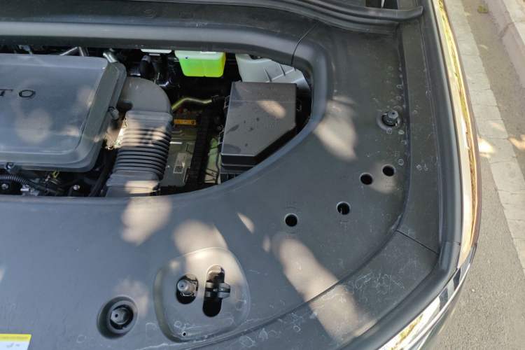 Used Hima AITO M8 2025 Extended-Range Ultra Version 53.4 kWh 6-Seater Edition Engine Bay Left
