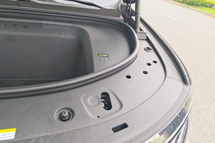 Used Hima AITO M8 2025 Model Pure Electric Max+ Five-Seat Long-Range Version Engine Bay Left