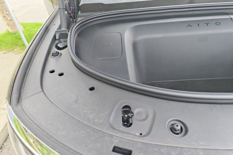 Used Hima AITO M8 2025 Model Pure Electric Max+ Five-Seat Long-Range Version Engine Bay Right