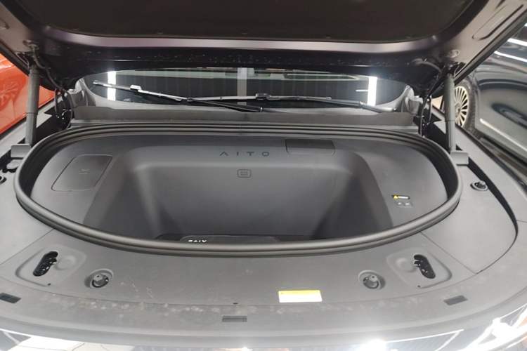 Used Hima AITO M8 2025 Model Pure Electric Max+ Five-Seater All-Wheel-Drive (896-line LiDAR) Engine Bay