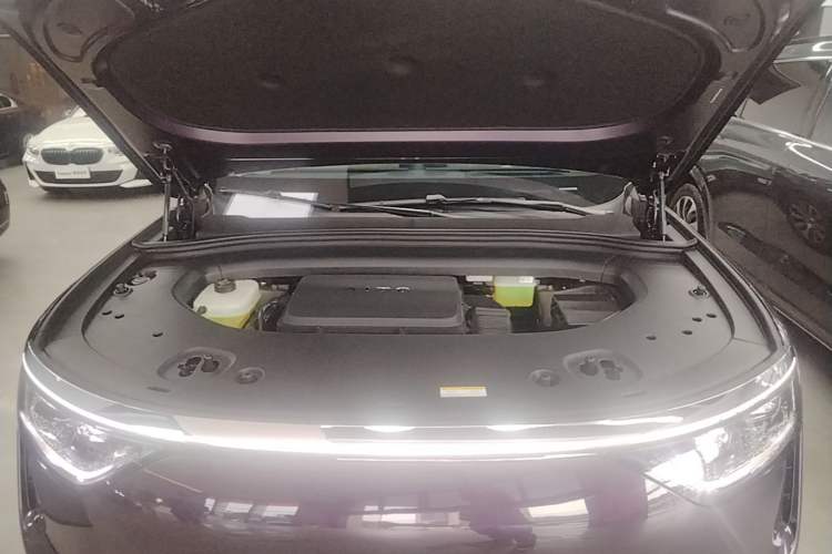 Used Hima AITO M8 2025 Extended-Range Max+ Version 53.4 kWh 5-Seater Edition Engine Bay