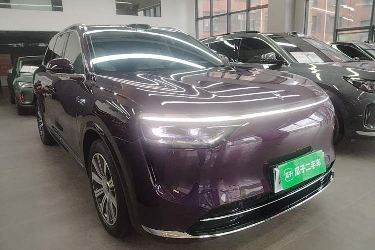 Used Hima AITO M8 2025 Extended-Range Max+ Version 53.4 kWh 5-Seater Edition Front Right 45 Deg