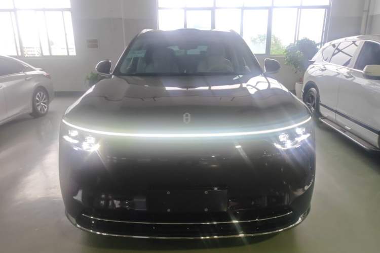 Used Hima AITO M8 2025 Extended-Range Max+ Version 53.4 kWh 5-Seater Edition Front