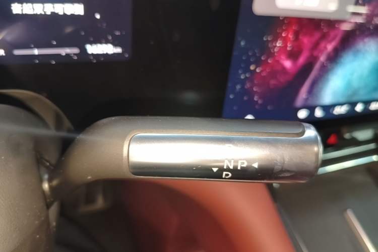 Used Hima AITO M8 2025 Extended-Range Ultra Version 53.4 kWh 5-Seater Edition Gear Lever