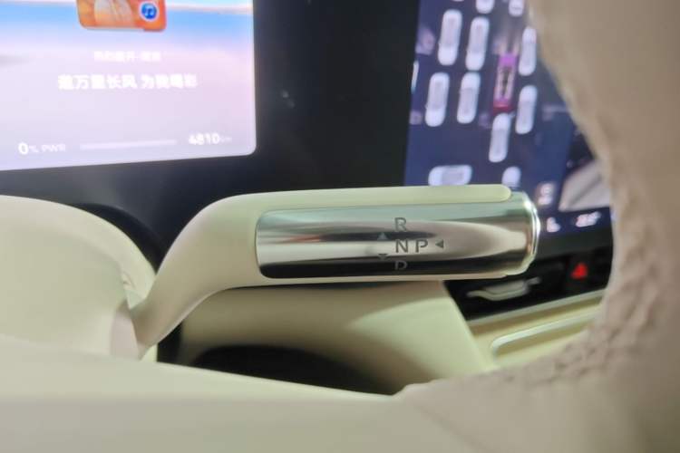 Used Hima AITO M8 2025 Extended-Range Max+ Version 53.4 kWh 5-Seater Edition Gear Lever