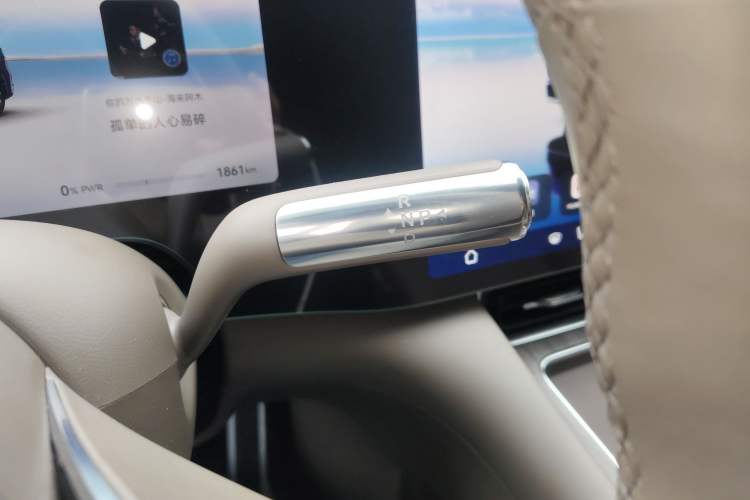 Used Hima AITO M8 2025 Model Pure Electric Max+ Five-Seat Long-Range Version Gear Lever