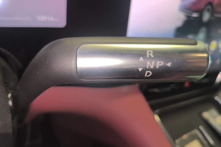 Used Hima AITO M8 2025 Extended-Range Ultra Version 53.4 kWh 5-Seater Edition Gear Lever