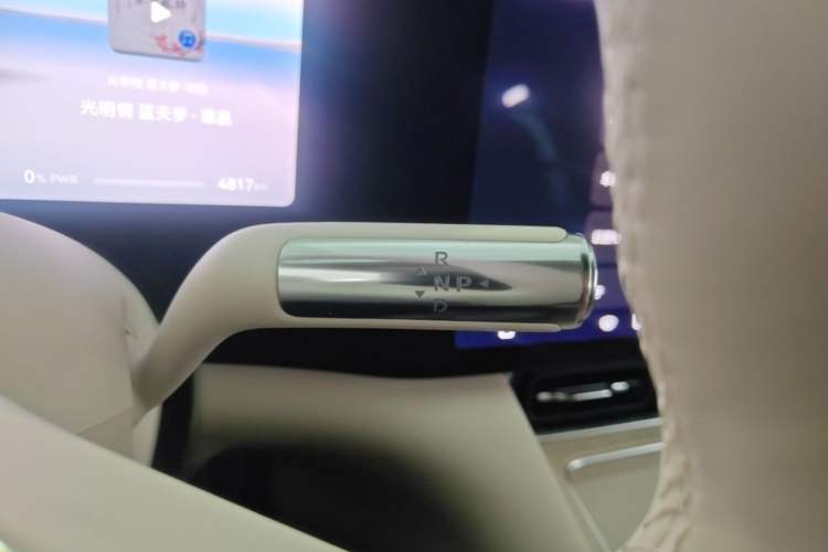 Used Hima AITO M8 2025 Extended-Range Max+ Version 53.4 kWh 5-Seater Edition Gear Lever