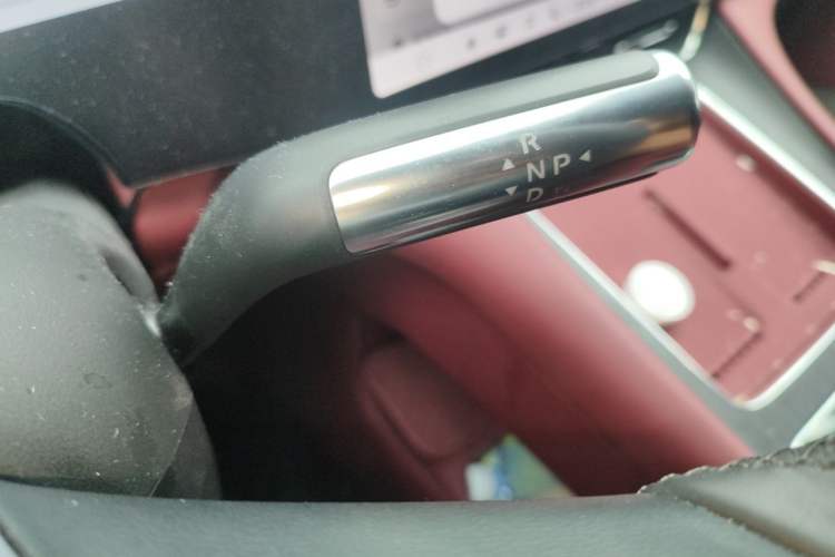 Used Hima AITO M8 2025 Extended-Range Max+ Version 53.4 kWh 5-Seater Edition Gear Lever
