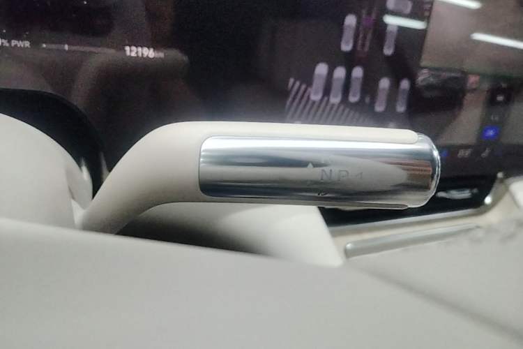 Used Hima AITO M8 2025 Extended-Range Max+ Version 53.4 kWh 5-Seater Edition Gear Lever