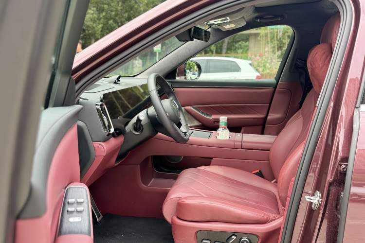 Used Hima AITO M8 2025 Extended-Range Ultra Version 53.4 kWh 5-Seater Edition Interior 1