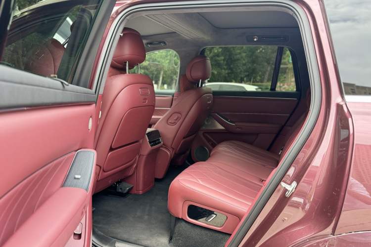 Used Hima AITO M8 2025 Extended-Range Ultra Version 53.4 kWh 5-Seater Edition Interior 2