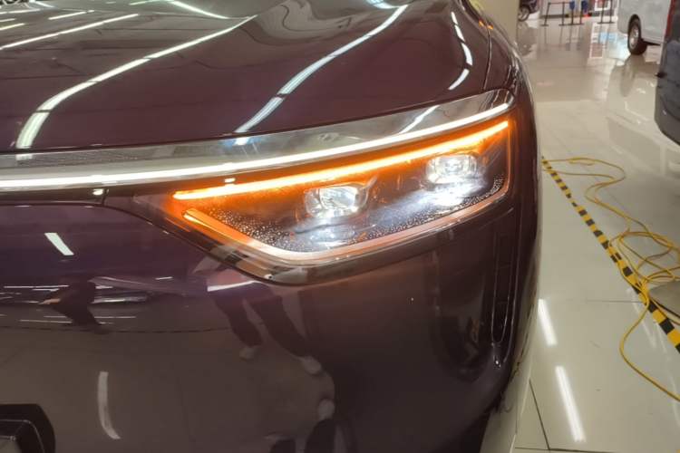Used Hima AITO M8 2025 Model, Pure Electric Max+ Six-Seat Long-Range Version Left Front Headlight