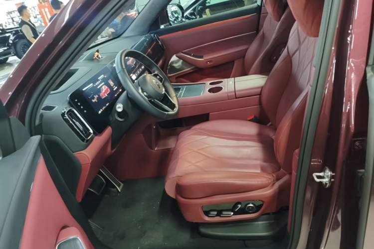 Used Hima AITO M8 2025 Extended-Range Ultra Version 53.4 kWh 5-Seater Edition Left Front Seat