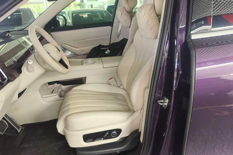 Used Hima AITO M8 2025 Model, Pure Electric Max+ Six-Seat Long-Range Version Left Front Seat