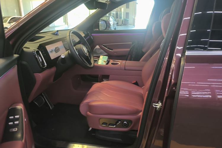 Used Hima AITO M8 2025 Extended-Range Ultra Version 53.4 kWh 5-Seater Edition Left Front Seat