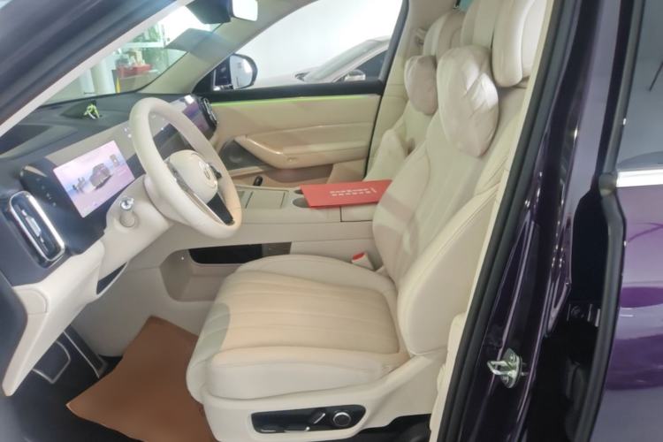 Used Hima AITO M8 2025 Extended-Range Max+ Version 53.4 kWh 5-Seater Edition Left Front Seat