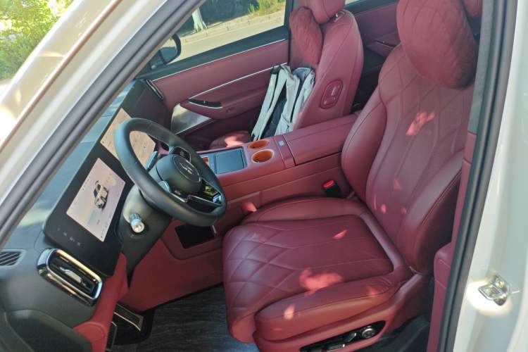 Used Hima AITO M8 2025 Extended-Range Ultra Version 53.4 kWh 6-Seater Edition Left Front Seat