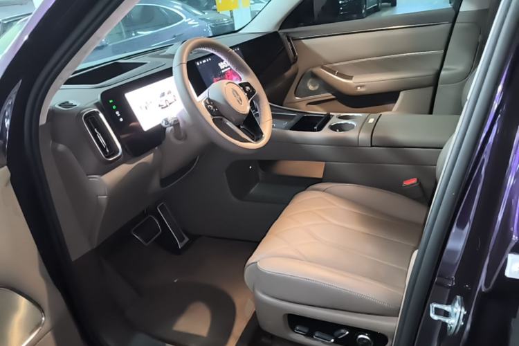 Used Hima AITO M8 2025 Model Pure Electric Max+ Five-Seat Long-Range Version Left Front Seat