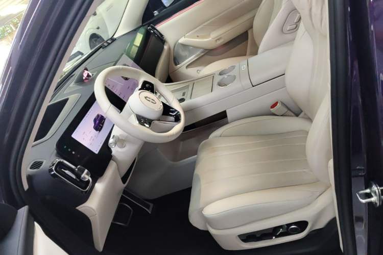 Used Hima AITO M8 2025 Model Pure Electric Max+ Five-Seat Long-Range Version Left Front Seat