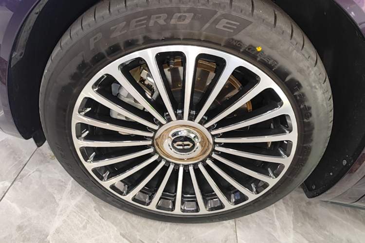 Used Hima AITO M8 2025 Extended-Range Max+ Version 53.4 kWh 6-Seater Edition Left Front Wheel Hub