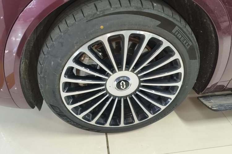 Used Hima AITO M8 2025 Extended-Range Ultra Version 53.4 kWh 5-Seater Edition Left Front Wheel Hub