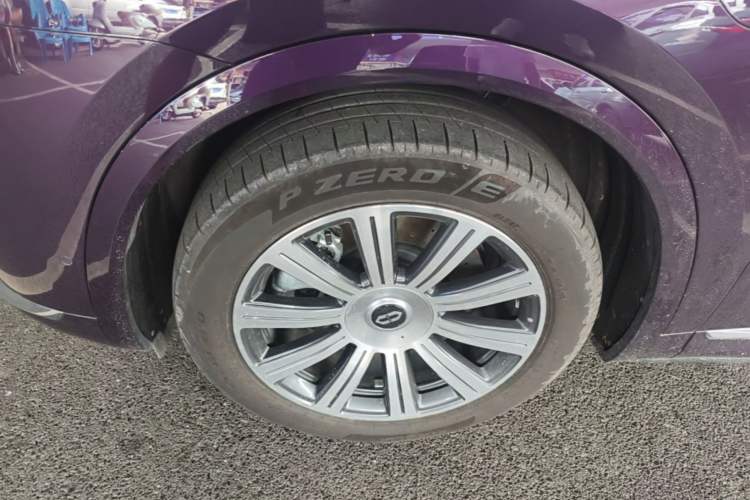 Used Hima AITO M8 2025 Model, Pure Electric Max+ Six-Seat Long-Range Version Left Front Wheel Hub