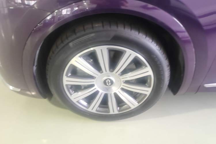 Used Hima AITO M8 2025 Extended-Range Max+ Version 53.4 kWh 5-Seater Edition Left Front Wheel Hub