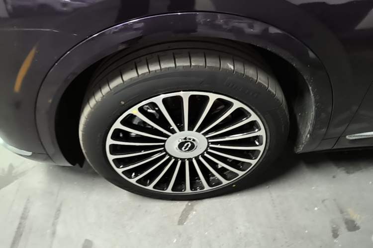 Used Hima AITO M8 2025 Model Pure Electric Max+ Five-Seat Long-Range Version Left Front Wheel Hub