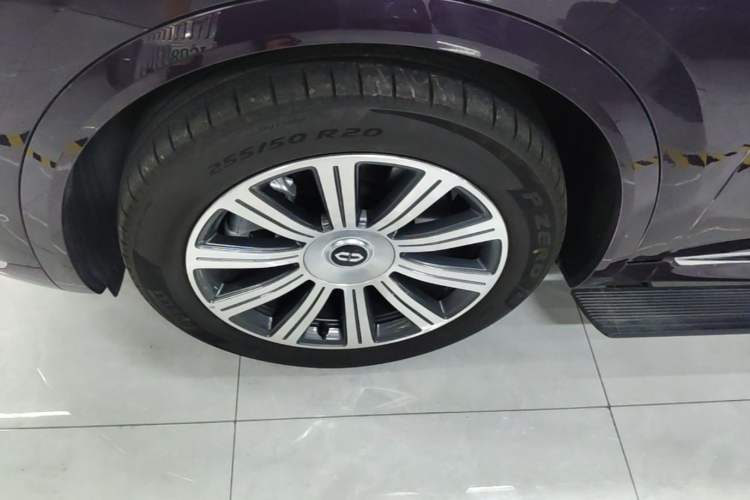 Used Hima AITO M8 2025 Model Pure Electric Max+ Five-Seat Long-Range Version Left Front Wheel Hub
